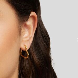 💛18K Gold Plated *Small Heart Hoop* Earrings